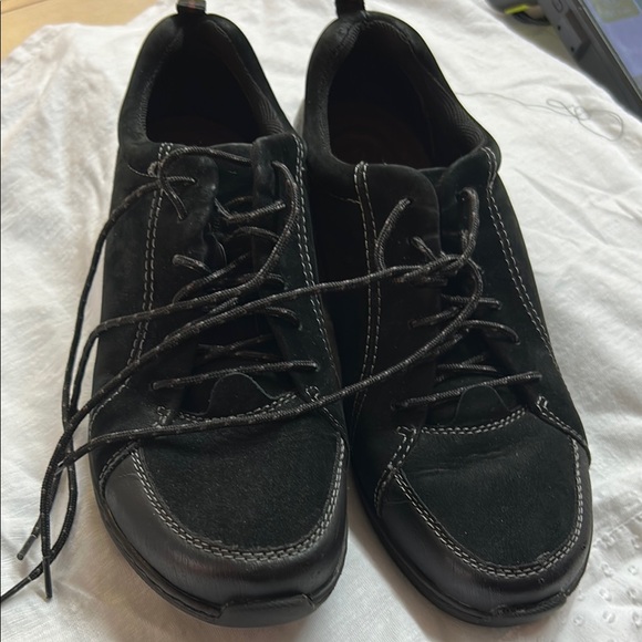 Aetrex Black Sneakers with Lace-Up Design